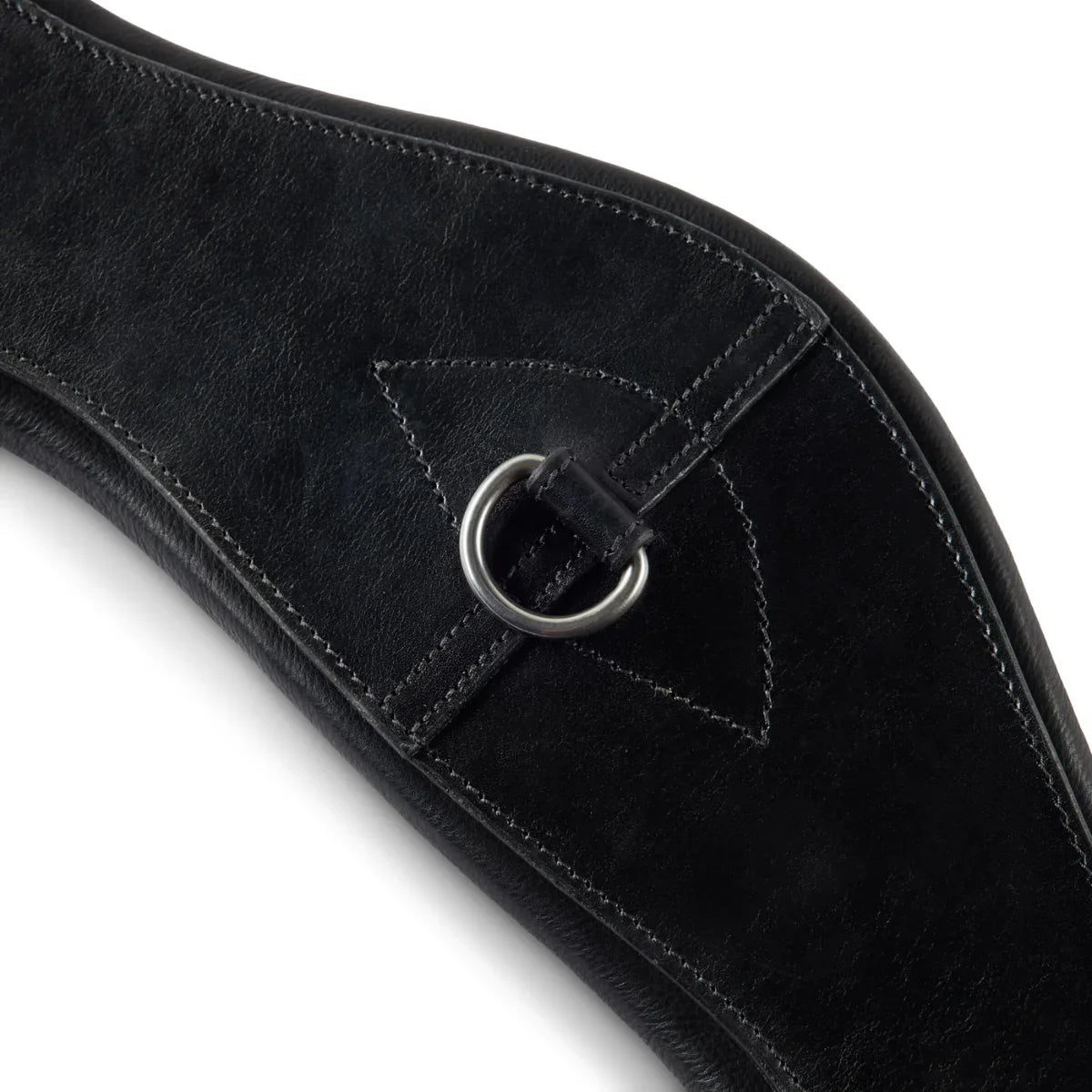 Close-up of the central D-ring and stitching on the sternum plate of the Black EcoRider SeamFree Anatomic Dressage Girth.