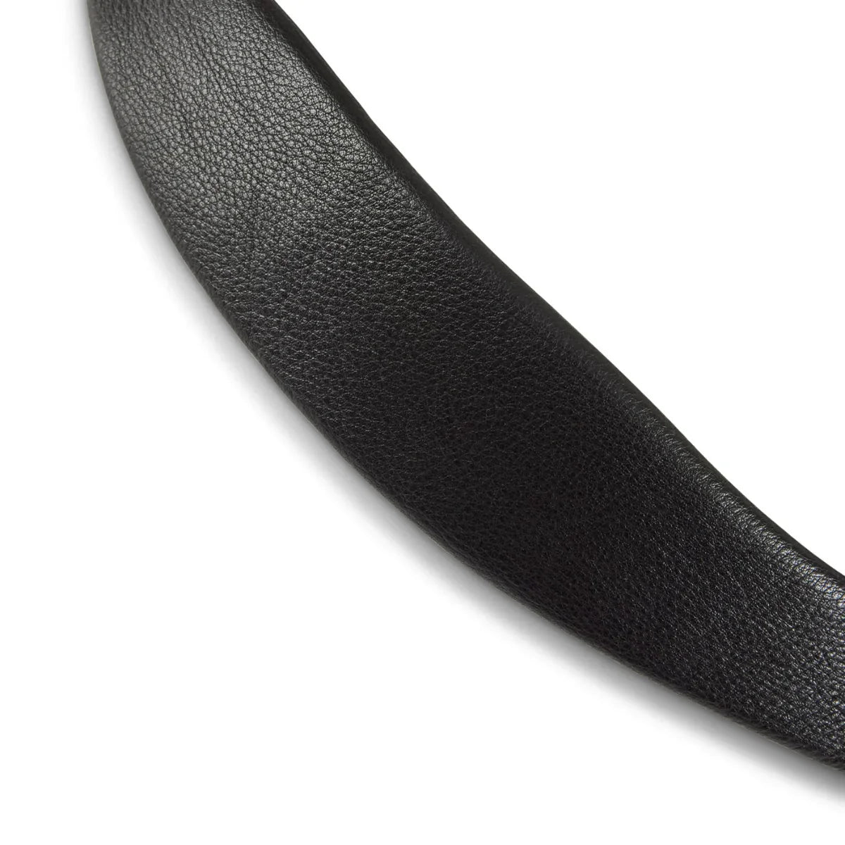 Detailed view of the premium pebbled grain black leather and soft padding on an EcoRider Ultra Comfort bridle component.
