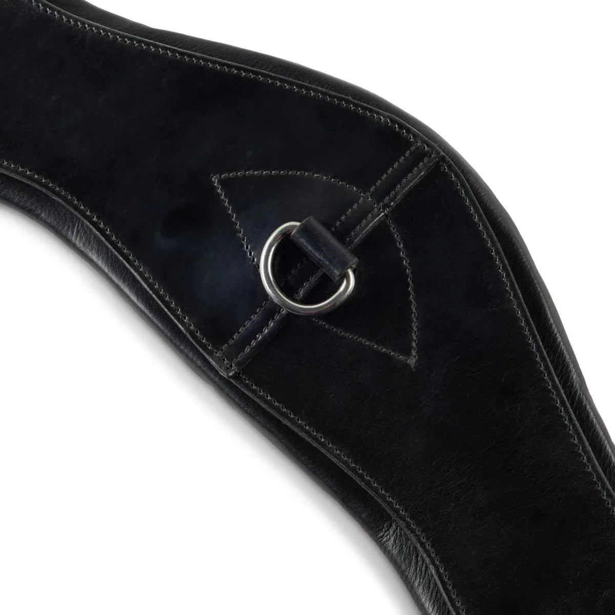 Close-up detail of the central sternum D-ring on the EcoRider Ultra Comfort anatomic black leather girth.
